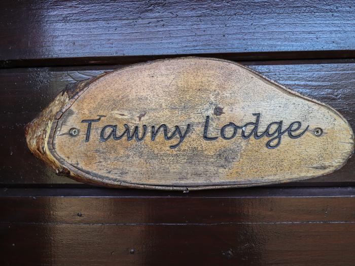 Tawny Lodge in Stainfield, Lincolnshire, sleeps four guests in two bedrooms. Pets & off-road parking