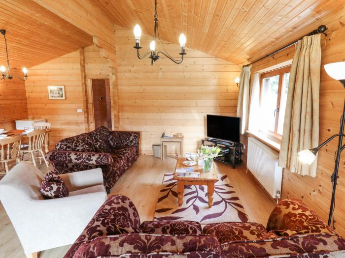 Badger Lodge in Stainfield in Lincolnshire, sleeps four in two bedrooms. Off-road parking and pets.