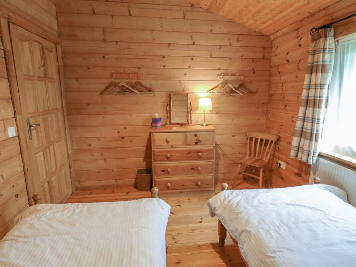 Badger Lodge in Stainfield in Lincolnshire, sleeps four in two bedrooms. Off-road parking and pets.