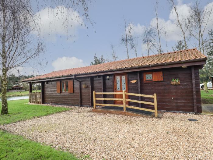 Woodpecker Lodge, Bardney, Lincoln, Lincolnshire, Single-storey, Travel Cot, Highchair, Pet-friendly