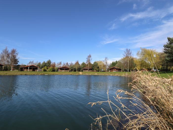 Lapwing Lodge, Bardney, enclosed decking, open-plan, off-road parking, pet-friendly, child-friendly.