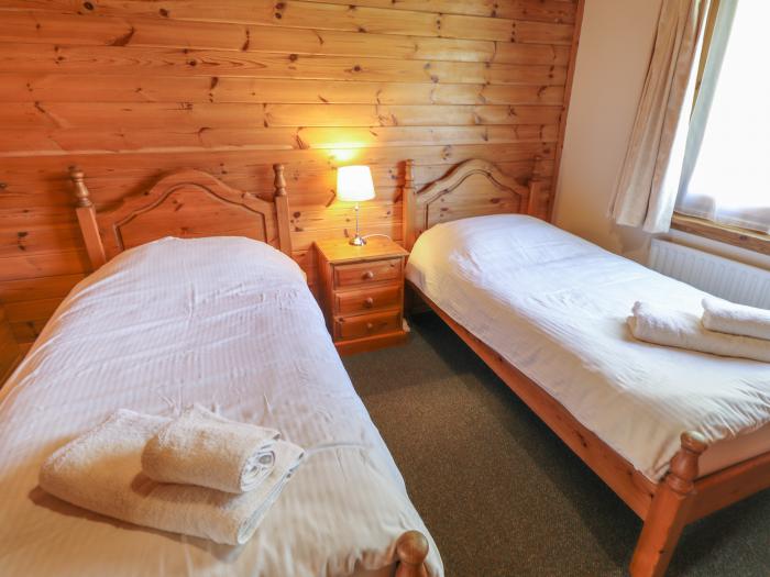 Lapwing Lodge, Bardney, enclosed decking, open-plan, off-road parking, pet-friendly, child-friendly.