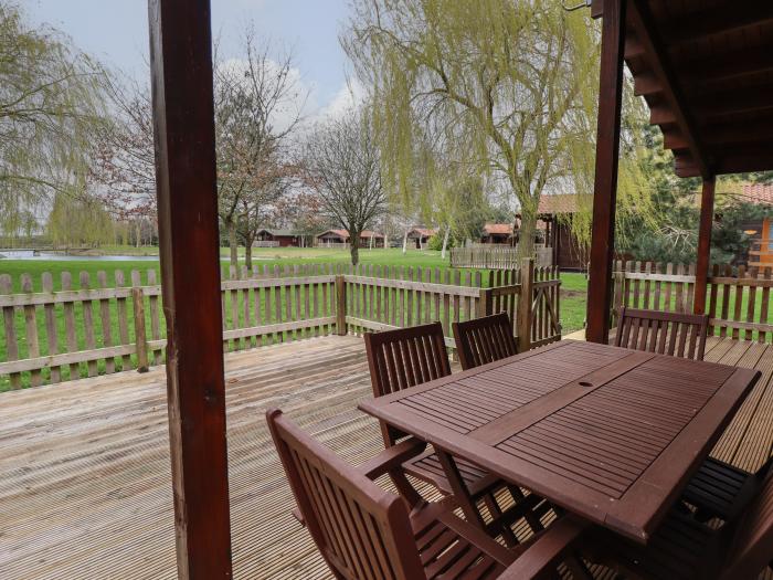 Teal Lodge, Bardney, Lincolnshire, open-plan, decking, child-friendly, ample off-road parking, WiFi.