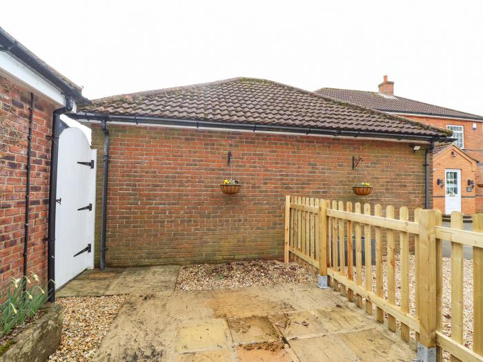 Stable End Cottage near Horncastle, Lincolnshire, off-road parking,garden with furniture and no pets
