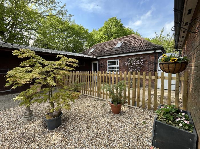 Stable End Cottage near Horncastle, Lincolnshire, off-road parking,garden with furniture and no pets