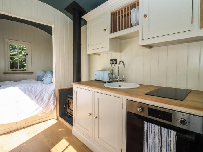 The Hares Rest is near Brailes, Warwickshire. Single-storey shepherd's hut, ideal for couples. Rural