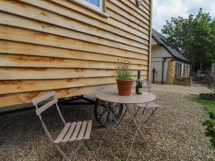 The Hares Rest is near Brailes, Warwickshire. Single-storey shepherd's hut, ideal for couples. Rural