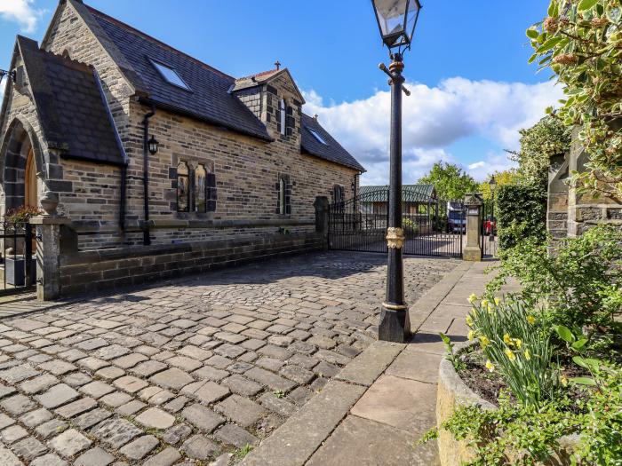 St. Georges Lodge, Hipperholme, West Yorkshire, off-road parking, close to amenities, balcony, 2 bed