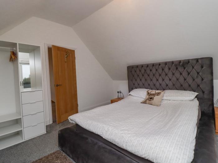 St. Georges Lodge, Hipperholme, West Yorkshire, off-road parking, close to amenities, balcony, 2 bed