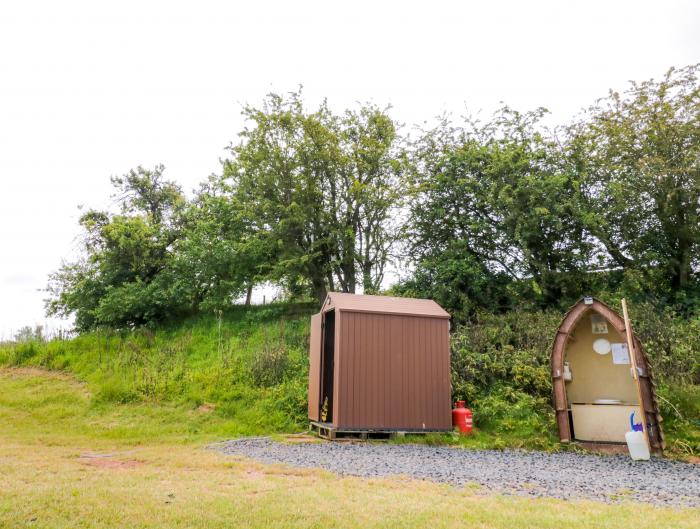 Tumbling Tom near Great Witley, woodburner, bell tent, off-road parking, pet-friendly, barbecue area