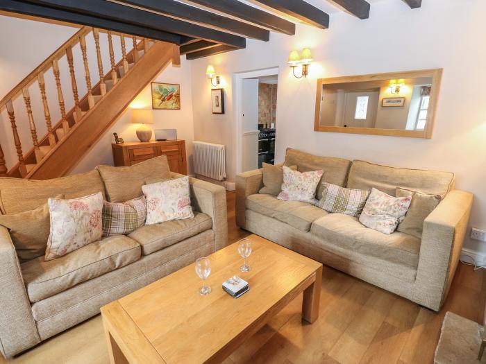 Buttercup Cottage, Great Longstone, pet-friendly, woodburning stove, washing machine, patio garden.