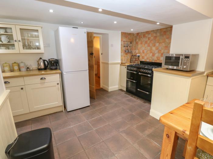 Buttercup Cottage, Great Longstone, pet-friendly, woodburning stove, washing machine, patio garden.