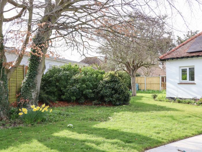 16 Convent Road, St Peters, Broadstairs, pet-friendly, off-road parking, close to an AONB and beach.