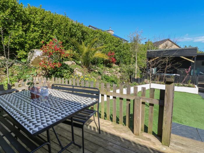 Moorside, Carbis Bay, Cornwall, eco-friendly, close to beach, open-plan living, hot tub and parking.
