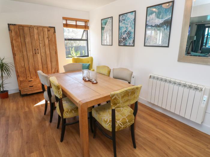 Moorside, Carbis Bay, Cornwall, eco-friendly, close to beach, open-plan living, hot tub and parking.