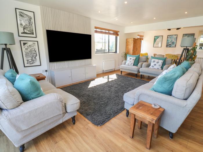 Moorside, Carbis Bay, Cornwall, eco-friendly, close to beach, open-plan living, hot tub and parking.