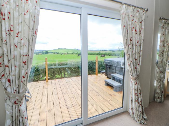 36 near Armathwaite, Cumbria, dog-friendly, hot tub, countryside views, open-plan living space 3 bed