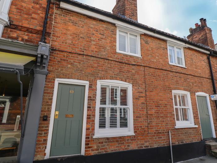 69 Bailgate in Lincoln, Lincolnshire. Four-bedroom home in the heart of the city. Close to amenities