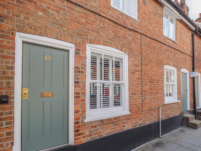 69 Bailgate in Lincoln, Lincolnshire. Four-bedroom home in the heart of the city. Close to amenities