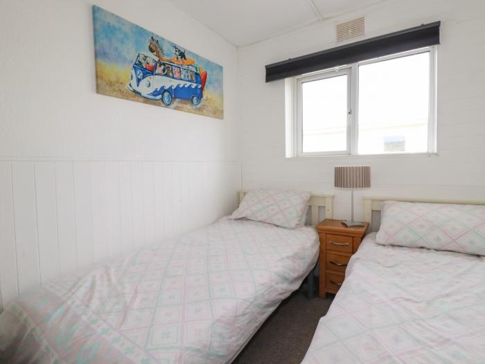 Sandpiper in Perranporth, Cornwall, dog-friendly, close to beach, open-plan living space and parking