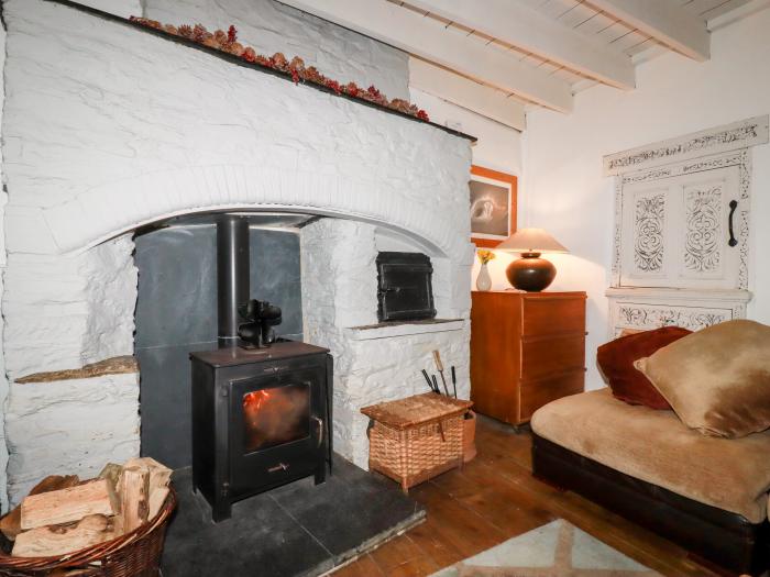 Bro Tref Cottage, St Mawgan, fridge/freezer, three floor, off-road parking, woodburning stove, 4-bed