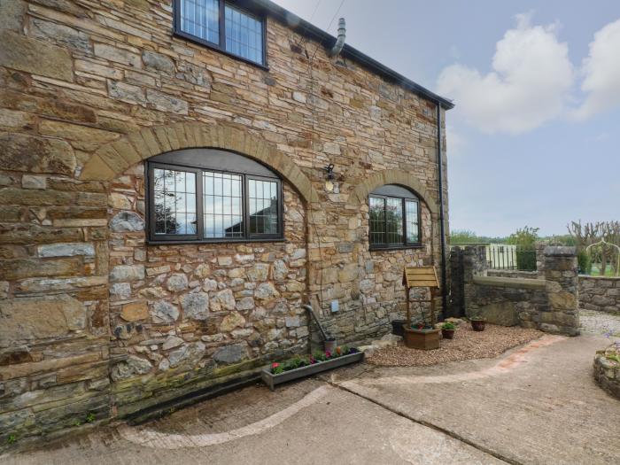 The Coach House, Trelawnyd, Flintshire, romantic, countryside views, near AONB, characterful, 1 bed,