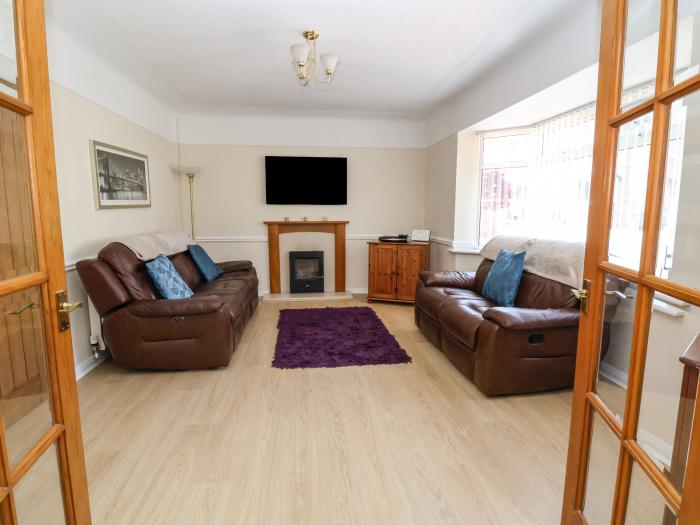 11 Overdale Avenue, Heswall, Wirral, pet-friendly, close to beach and amenities, woodburning stove.