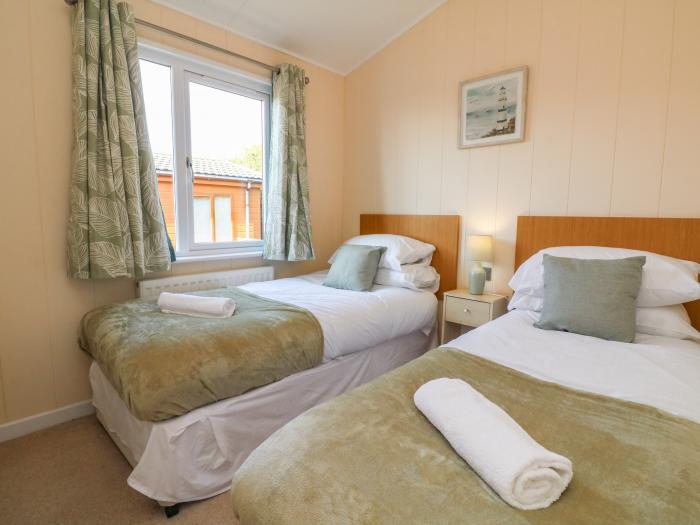 Daffodil lodge, Mullacott near Ilfracombe, Devon. Off-road parking. Close to a beach and a pub. Fire