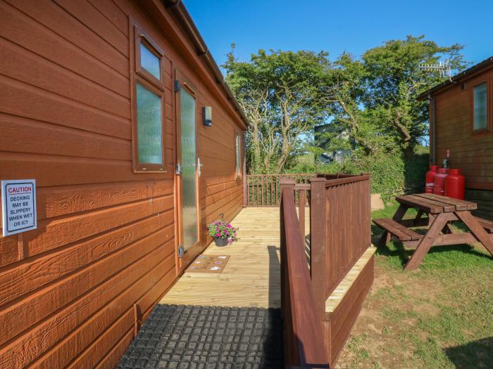 Daffodil lodge, Mullacott near Ilfracombe, Devon. Off-road parking. Close to a beach and a pub. Fire