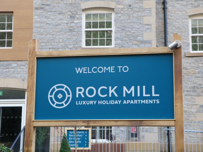 Rock Mill Holiday Apartments, Stoney Middleton near Calver, Derbyshire. EV charging. Pets. TV. WiFi.