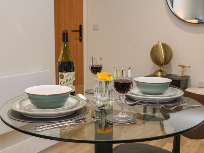 Rock Mill Holiday Apartments, Stoney Middleton near Calver, Derbyshire. EV charging. Pets. TV. WiFi.