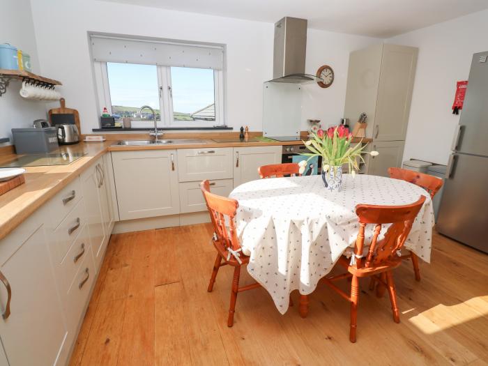 Chilowan in Tintagel, Cornwall, dog-friendly, close to beach parking available and woodburning stove