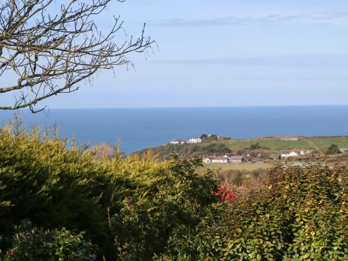 Chilowan in Tintagel, Cornwall, dog-friendly, close to beach parking available and woodburning stove