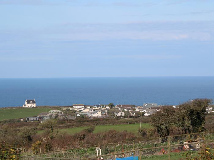 Chilowan in Tintagel, Cornwall, dog-friendly, close to beach parking available and woodburning stove