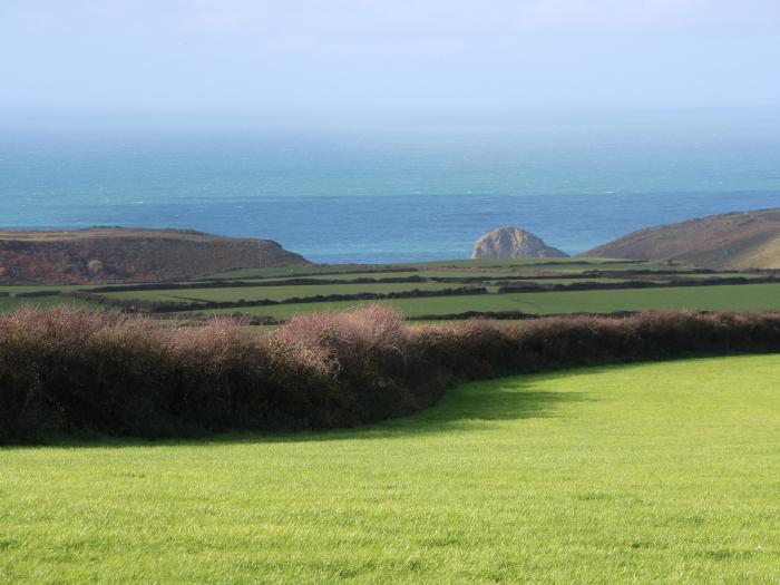 Chilowan in Tintagel, Cornwall, dog-friendly, close to beach parking available and woodburning stove