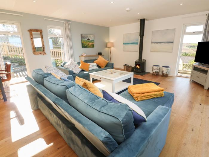 Chilowan in Tintagel, Cornwall, dog-friendly, close to beach parking available and woodburning stove
