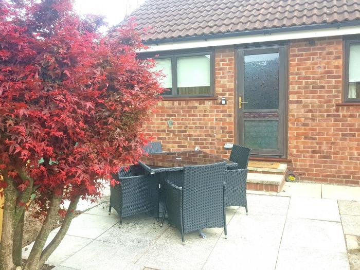 Red Tree Cottage, York, North Yorkshire. Close to a pub and a shop. Single storey. Off-road parking.