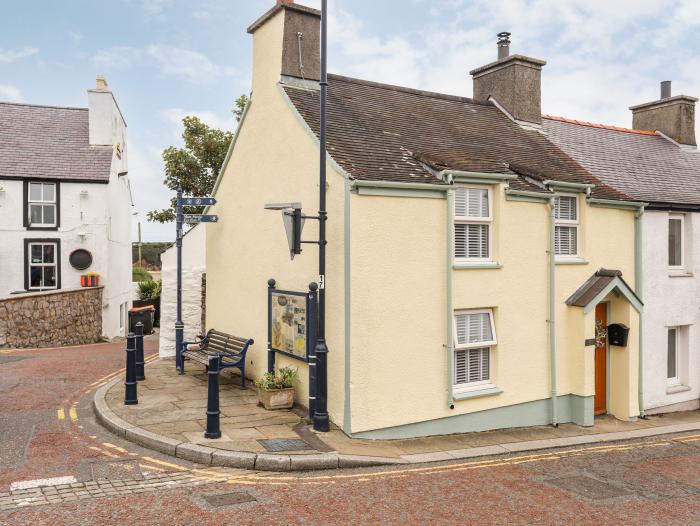 1 Bridge Street, in Cemaes Bay, Anglesey. Near an AONB. Close to amenities and a beach. Dog-friendly