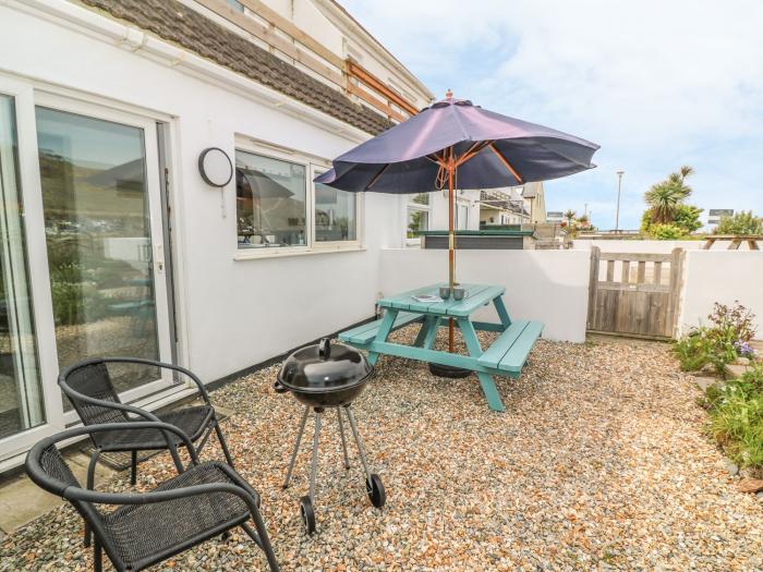 Just Beachy, Porthtowan, Cornwall, Smart TV, off-road parking, ground-floor accommodation, garden.