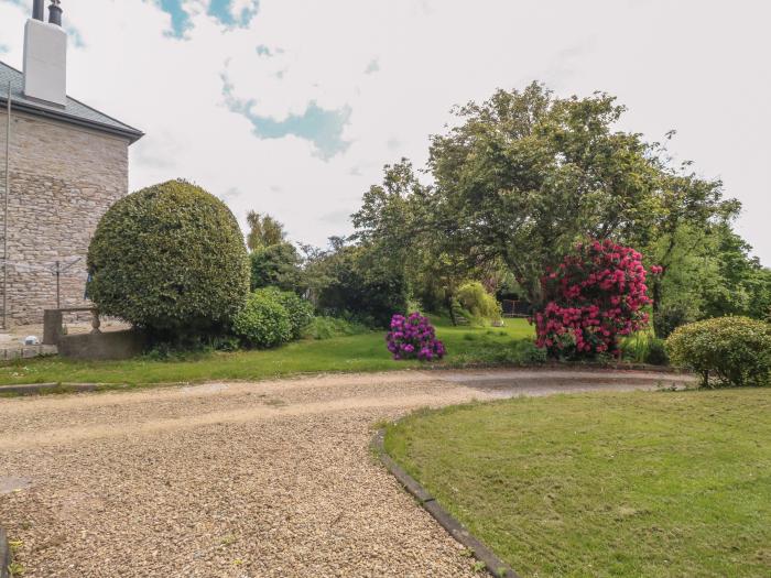 The Barn, Brixton, Devon, near Dartmoor National Park. Open-Plan, Swimming Pool, Barbecue, Outhouse.