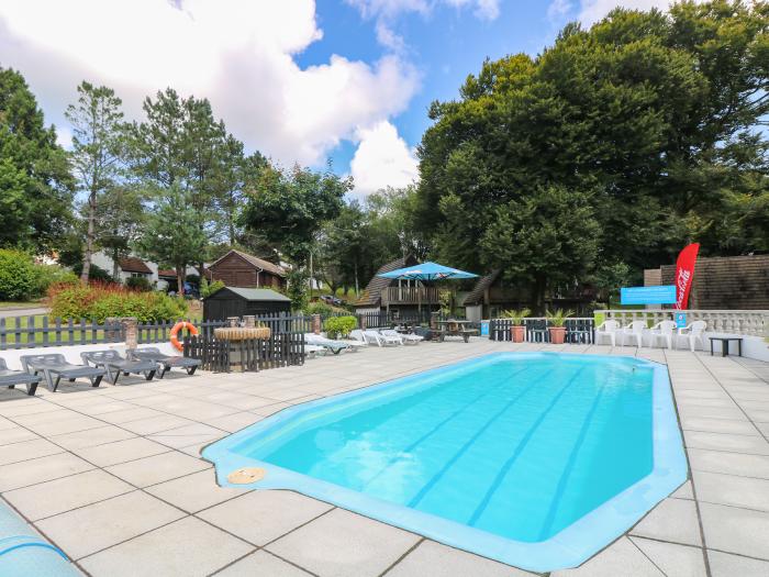 42 Valley Lodge is in St Ann's Chapel, Cornwall. Three-bedroom lodge with private balcony. Near AONB