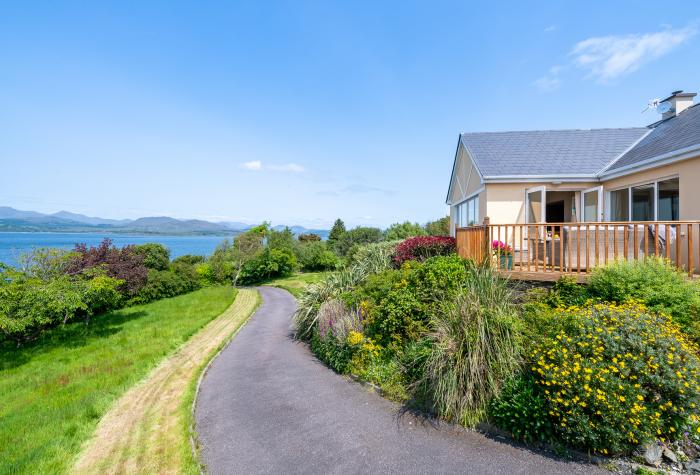 Seahaven in Tousist, Kenmare, County Kerry. Sea views. Private parking. Smart TV. En-suite bedrooms.