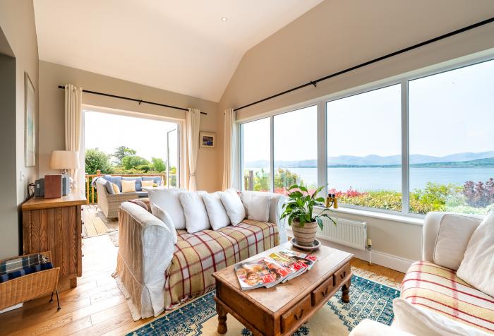 Seahaven in Tousist, Kenmare, County Kerry. Sea views. Private parking. Smart TV. En-suite bedrooms.