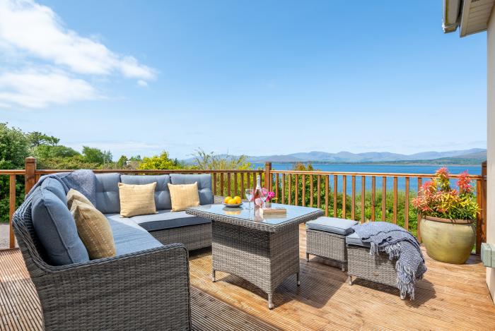 Seahaven in Tousist, Kenmare, County Kerry. Sea views. Private parking. Smart TV. En-suite bedrooms.