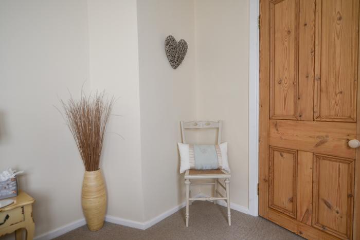 Apartment 1 Durham House, Beer, Devon. Ground-floor accommodation. Dog-friendly. Near shop and beach