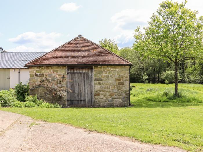 The Stone Barn in Ticehurst East Sussex. Working farm. Off-road parking. Studio-style. Single-storey