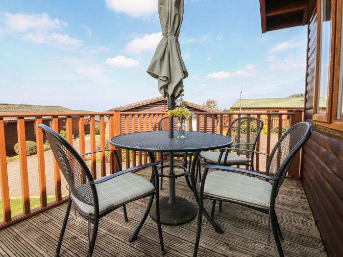 Ocean View 14, Ilfracombe, decking with furniture and hot tub, off-road parking, Smart TV,