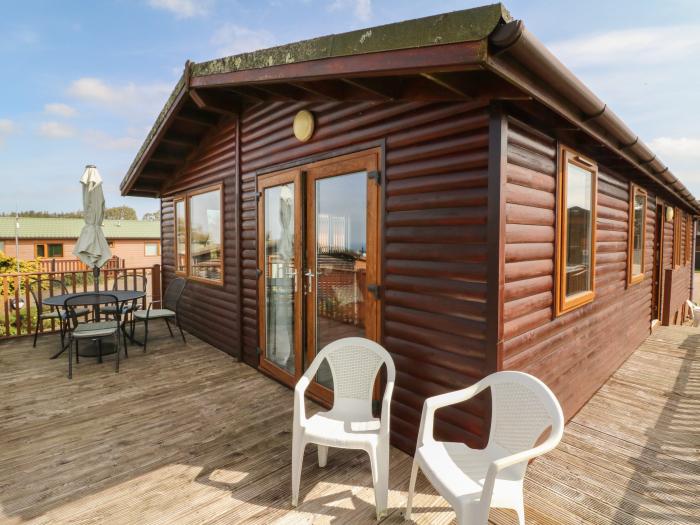 Ocean View 14, Ilfracombe, decking with furniture and hot tub, off-road parking, Smart TV,