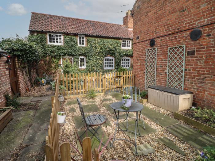 Jallands Row, Newark-On-Trent,  Nottinghamshire, romantic, close to amenities, enclosed garden, 1 be