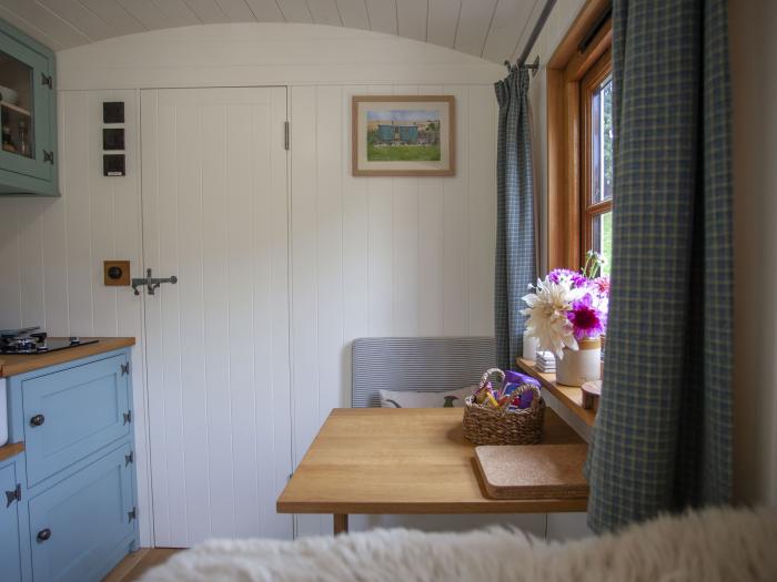 Hurdlemakers Hut in Piddletrenthide, Dorset. In an AONB. Romantic. Shepherd's hut. Freestanding bath